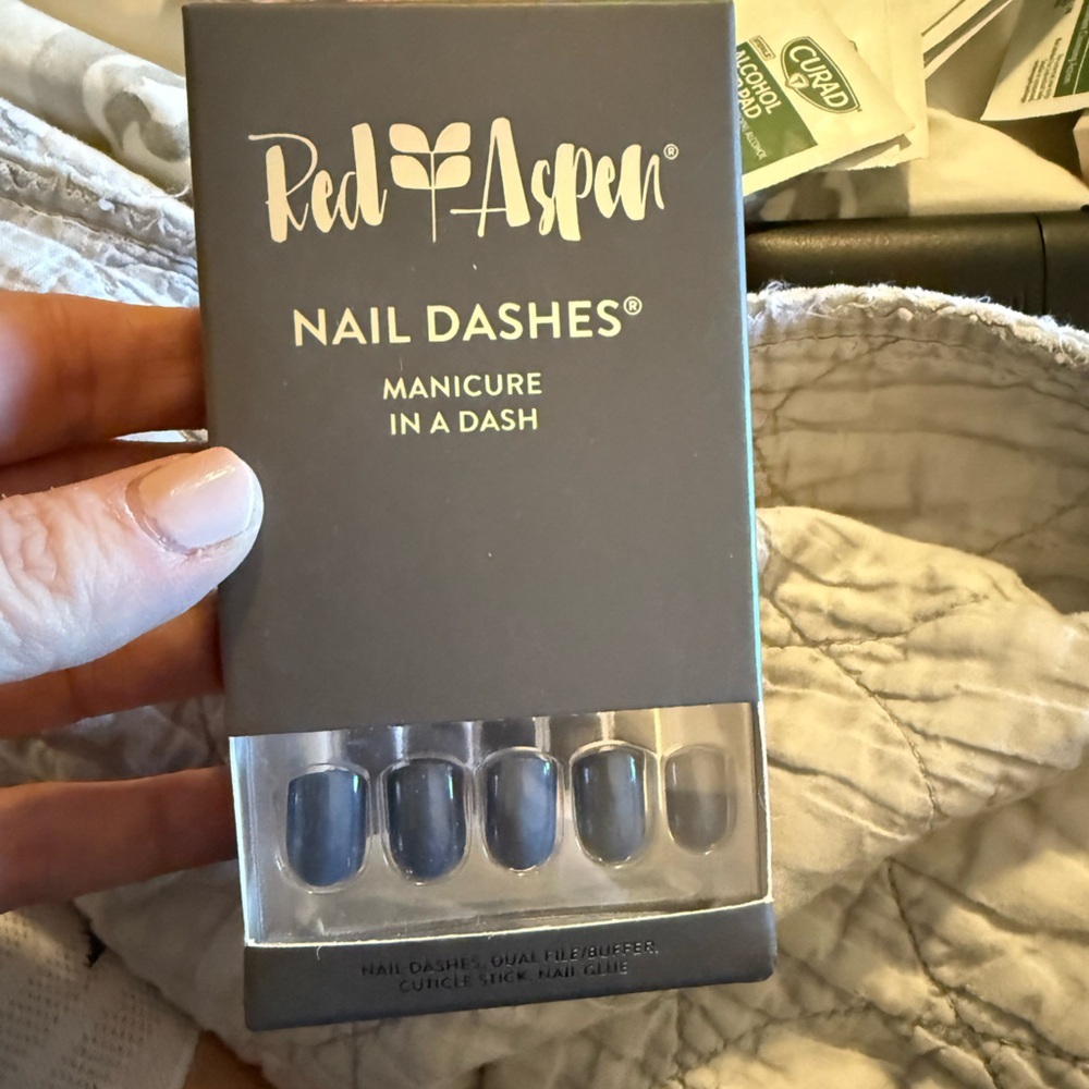 Nail Dashes - Dark +Stormi Press-On Nails